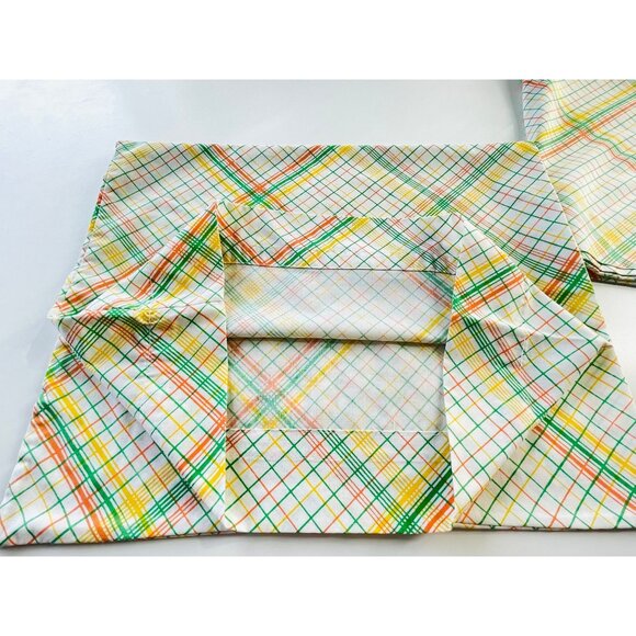 Vintage 1970s pillowcases set, bright yellow green geometric plaid, pair - Picture 7 of 8